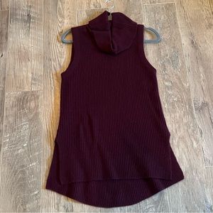 Saks Fith Avenue Women’s Turtle Neck Tank Sweater Size Small